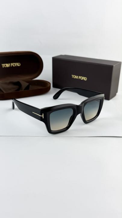 Tomford Gold Black 009