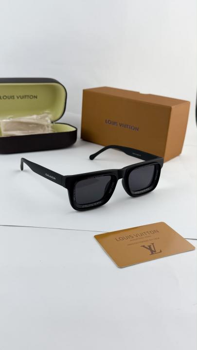 Loui vuitton black 7782