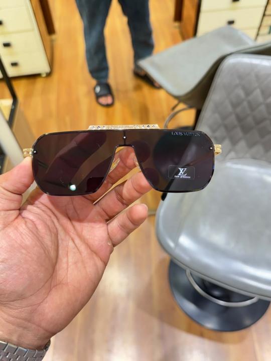 Louis vuitton 24027 gold black