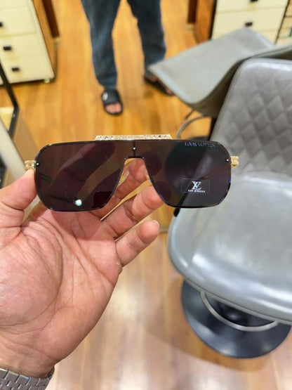 Louis vuitton 24027 gold black