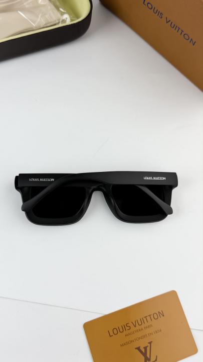 Loui vuitton black 7782