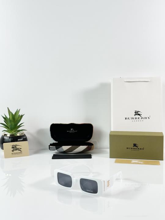 Burberry WMNS 11089 White Black
