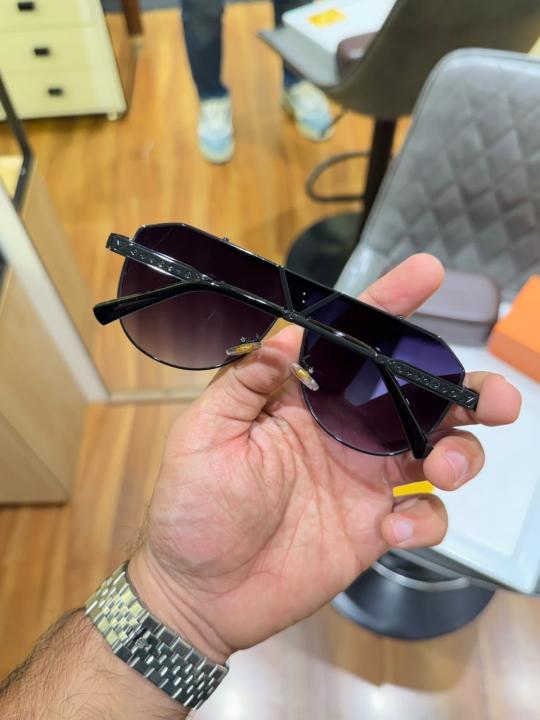 Louis vuitton 22295 black shaded