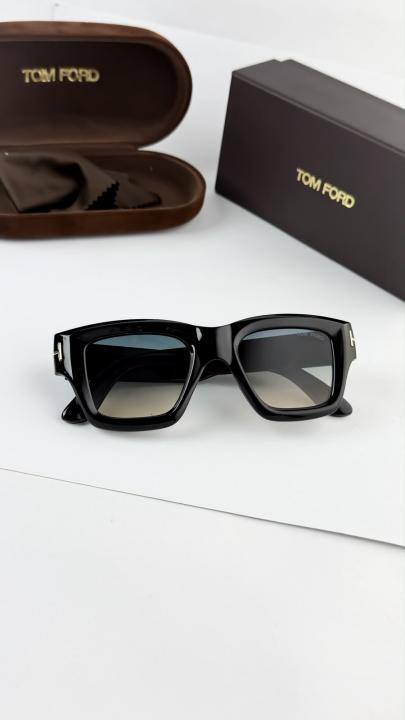 Tomford Gold Black 009