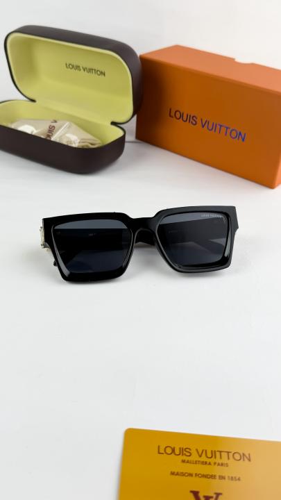 Louis vuitton gold black 65n