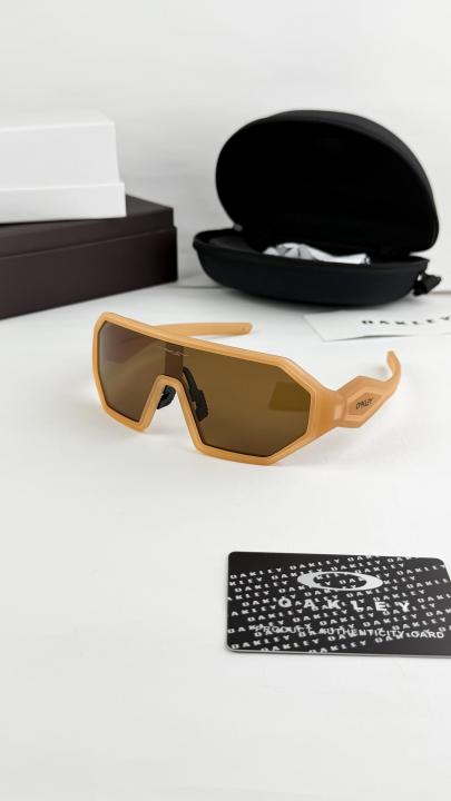 Oakley brown 606