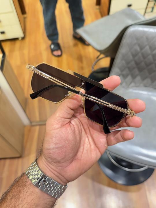 Louis vuitton 24027 gold black