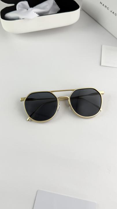 Marc Jacobs gold black 5017