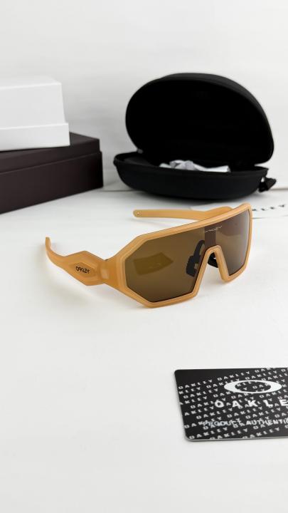 Oakley brown 606