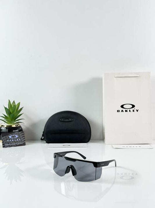 Oakley 9957 Black
