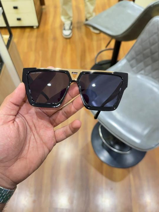 Louis vuitton 1502 black gold